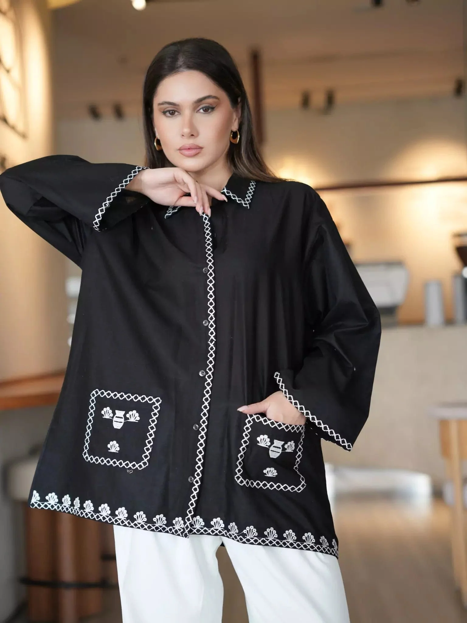 Blumen Embroidered Black Shirt - Image 4