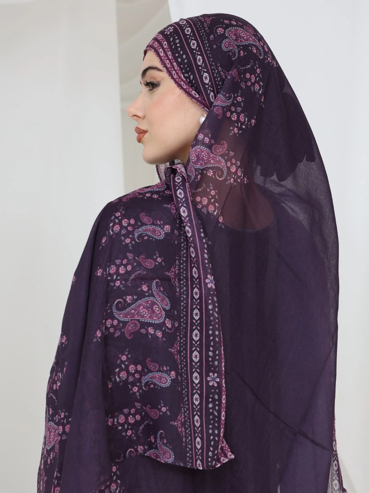 Breathable Paisley Hijab/Stole - Image 2