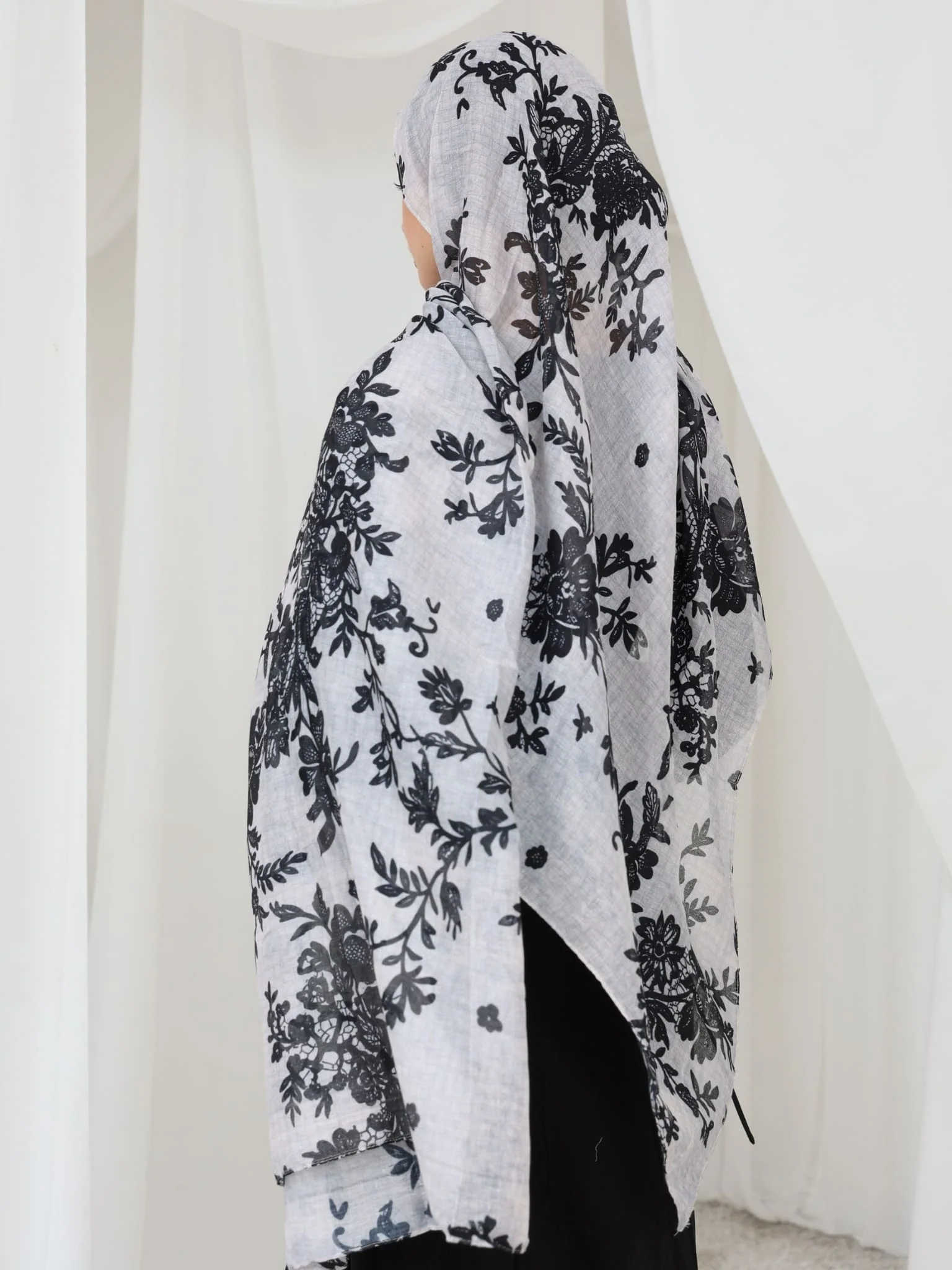Breathable Soft Lacey Printed Hijab/Stole - Image 3