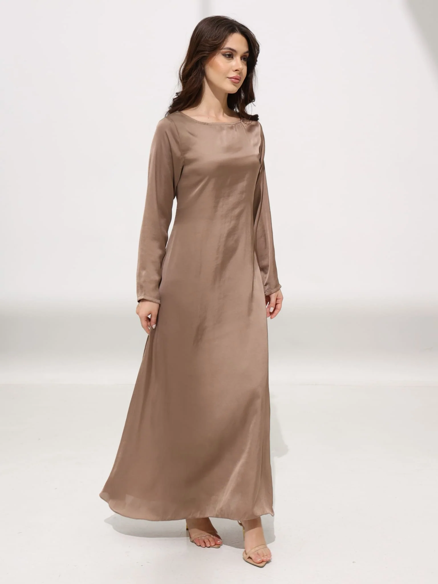Ferisha Dusky Embellished Cape And Dress - Image 13