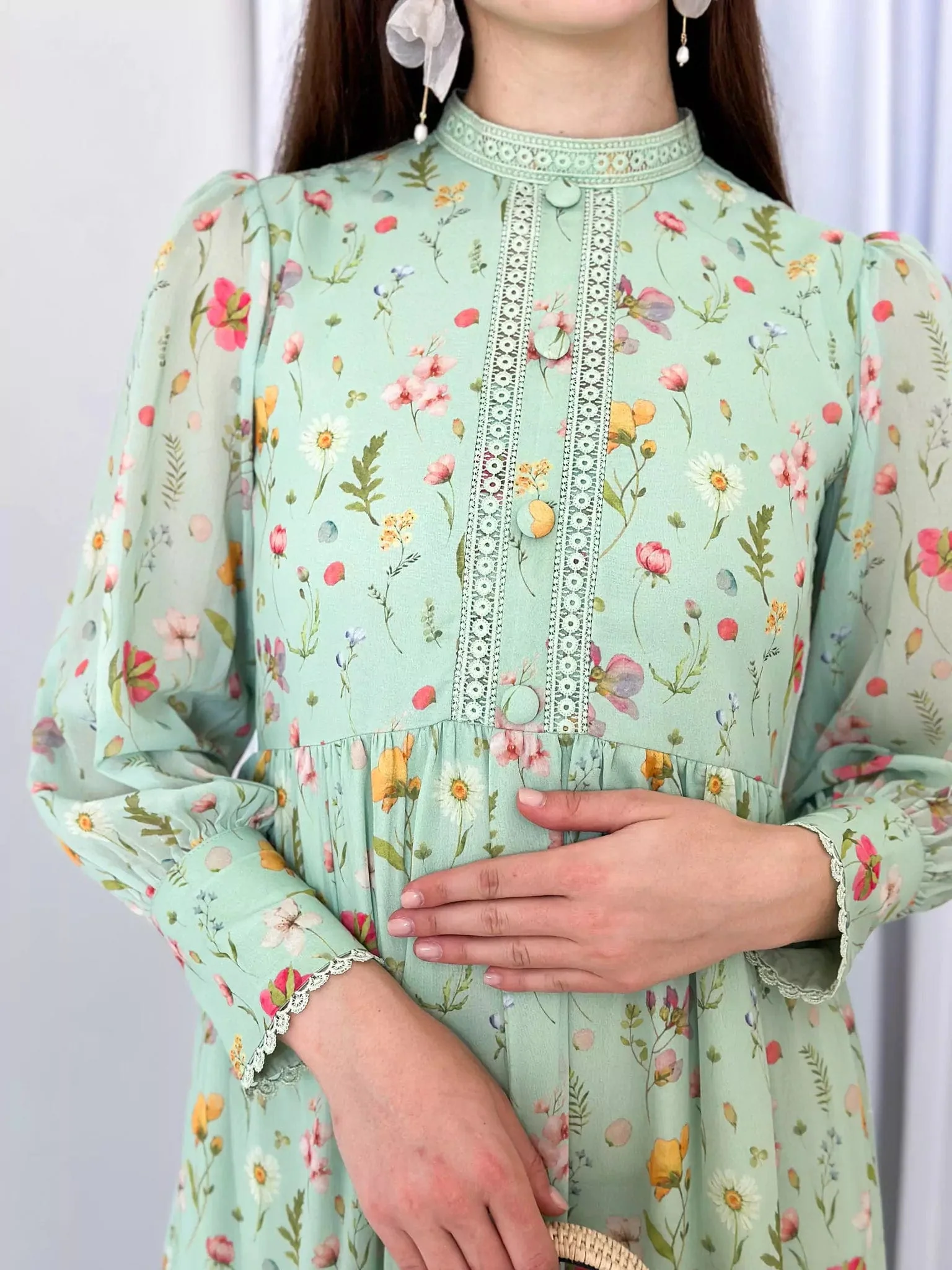 Hannah Lace Dress In Pastel Green Floral - Image 2