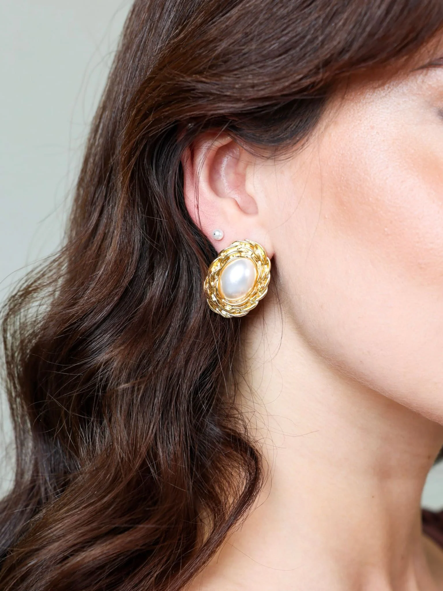 Manor Pearl Golden Earrings - Image 3