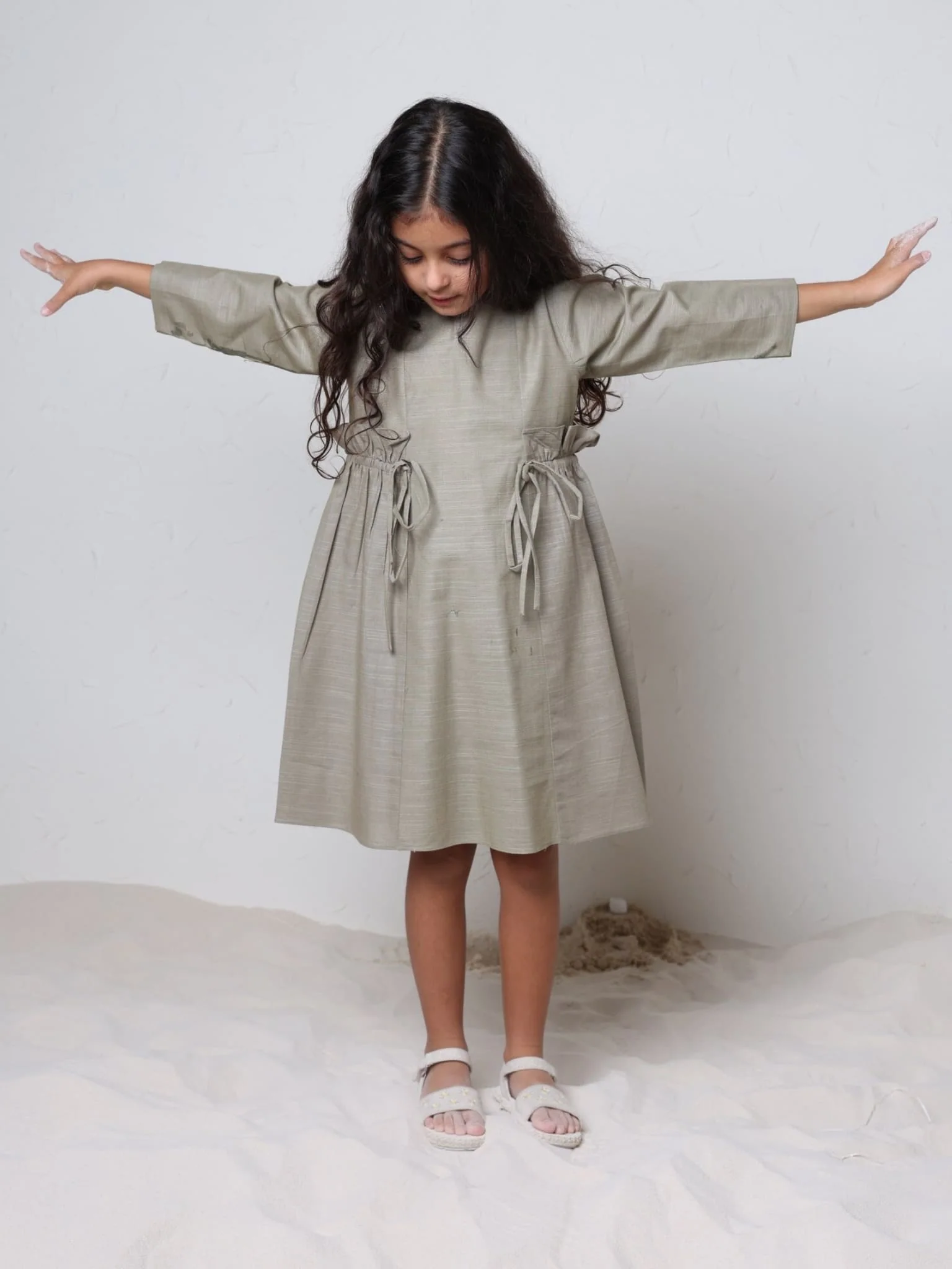 Mini Cyinth Green Dress For Girls - Image 4