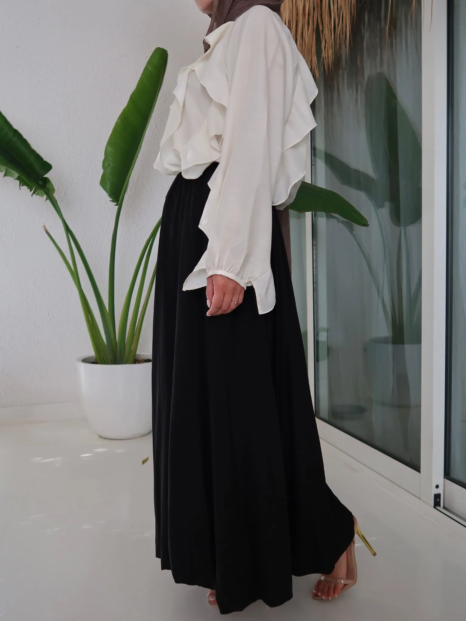 Orie Black Balloon Skirt - Image 10