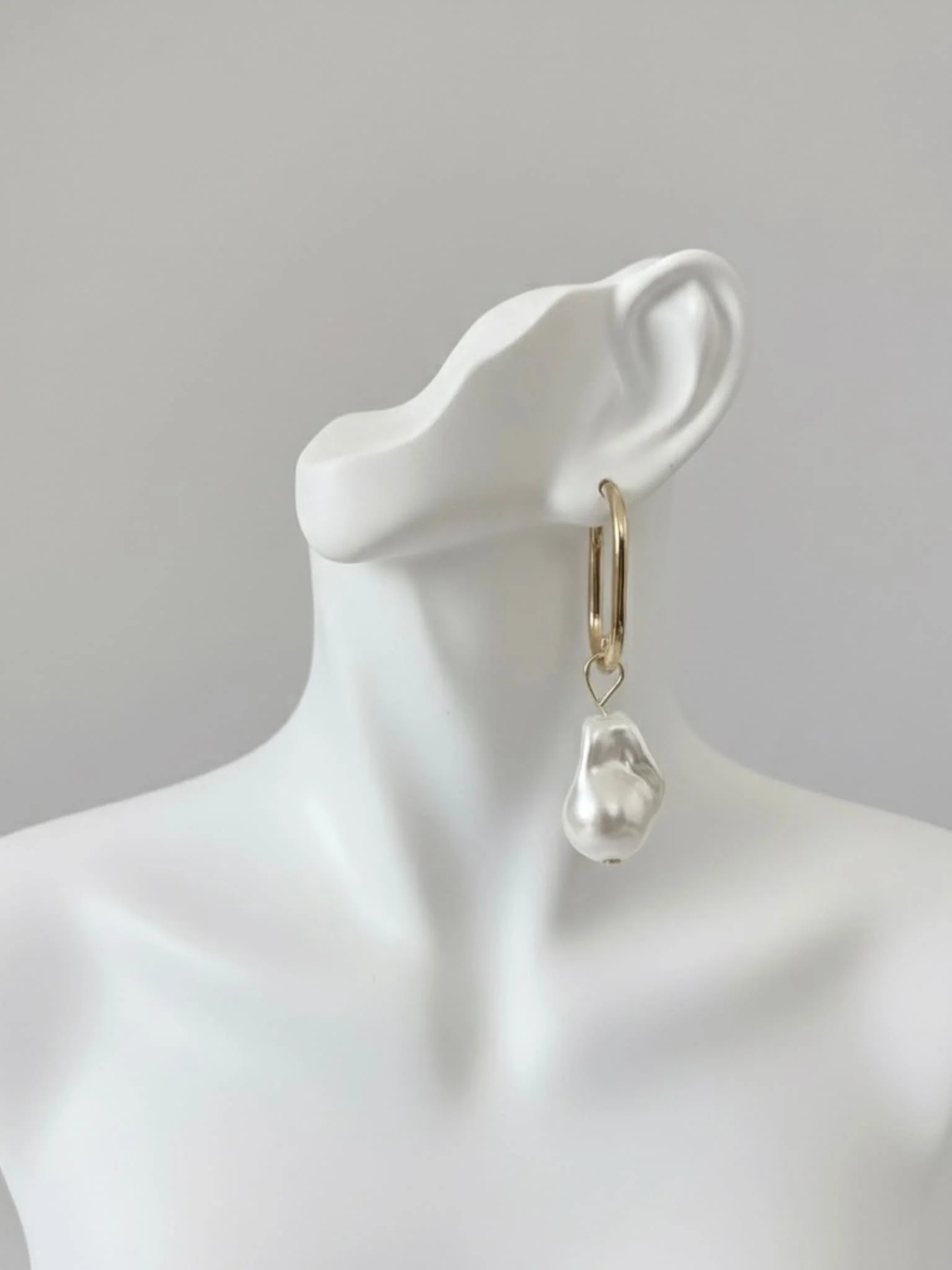 Terra Pearl Earrings - Image 3