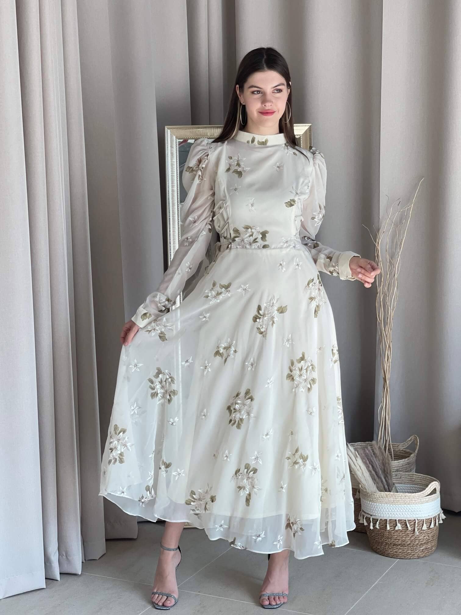 Victoria Dress In Off White Floral - Image 4