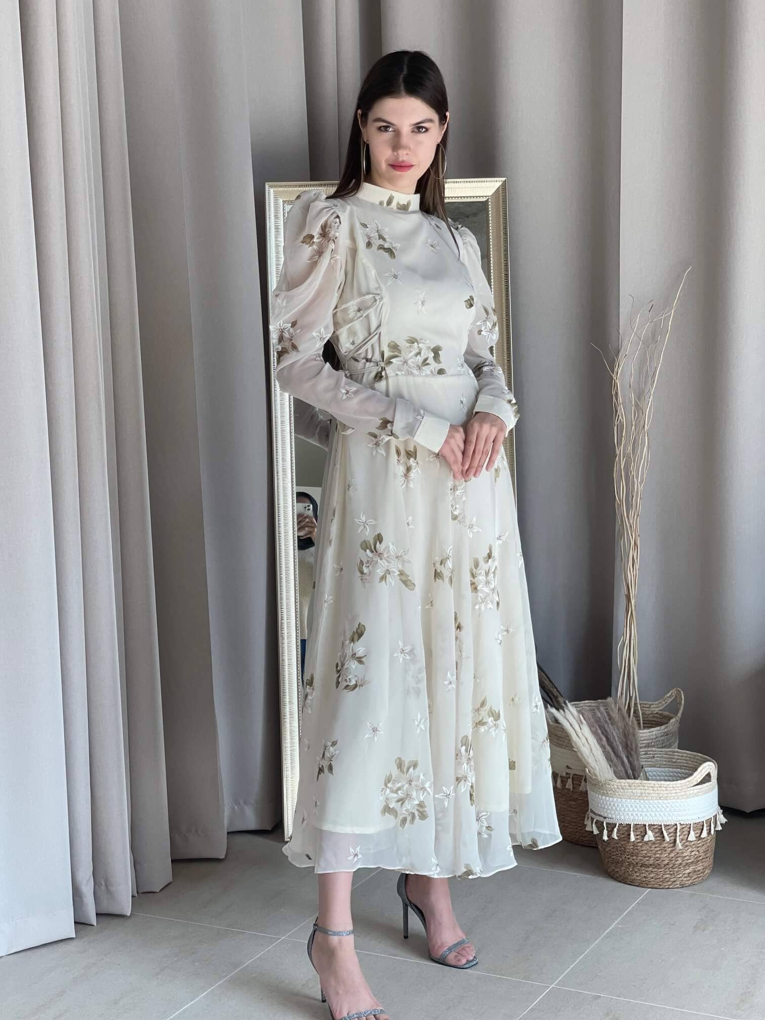 Victoria Dress In Off White Floral - Image 5