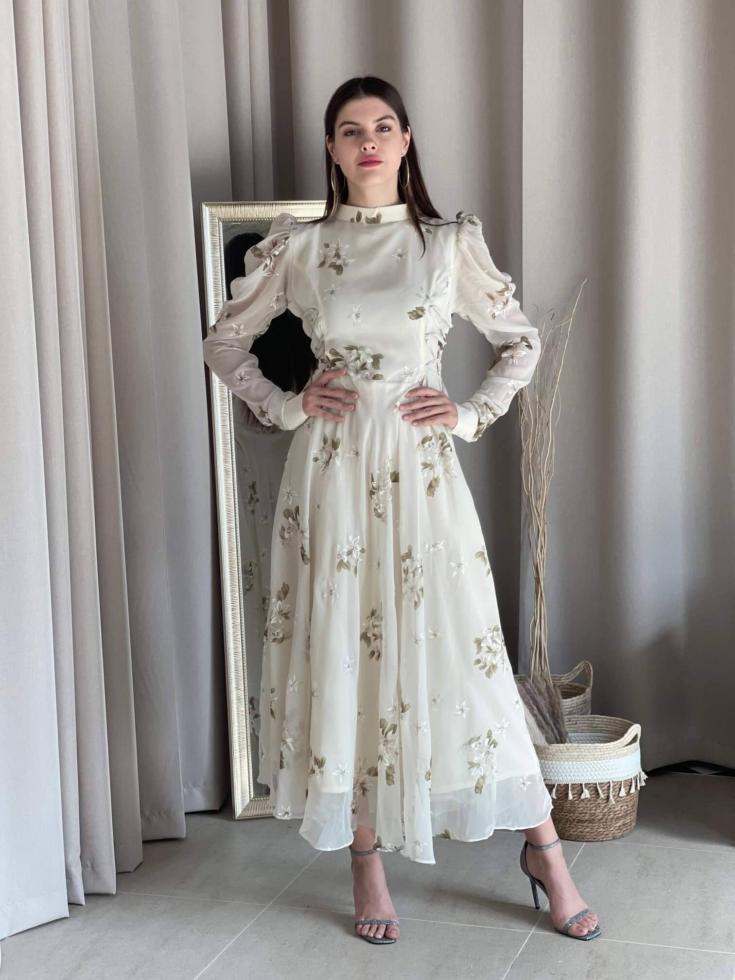 Victoria Dress In Off White Floral - Image 9